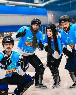Maximilian Knabe Instagram - 1 Woche Köln:

Eisfest von Pietsmiet gewonnen
Reunion nach 9 Jahren mit @tinnendo 
@knabe_malz released
Papaplatte 2 erschaffen
@gamescomlan durchgeballert
Mit @alishalehmann7 zu Fortnite verabredet