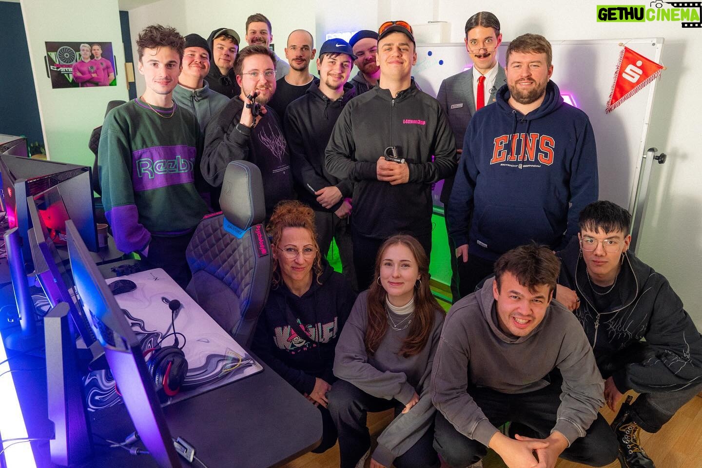 Maximilian Knabe - 80.1K Likes - #Werbung Einfach Lattensepp als Klienten gewonnen.
Der @sparkasse Gamertausch ist JETZT online - Link in der Bio #Sparkassenhänno