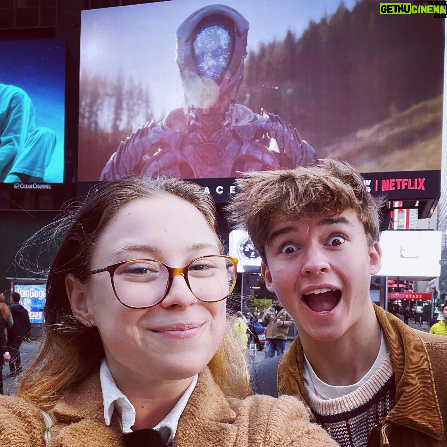 Maxwell Jenkins - 55.4K Likes - Heart Full. ♥️
(Also definitively the tallest Robinson)
#lostinspace #NYC #robinsonssticktogether #netflix