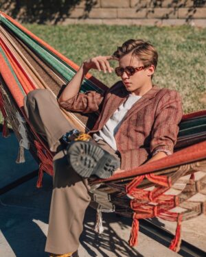 Maxwell Jenkins Instagram - More images from my interview with @boysbygirls. Link in bio.

📸: @amandapeixotoelkins 
👔:
@sky_is_dlimit 
✍🏼: @jessica.fynn 
💈: @makeupbyyukina