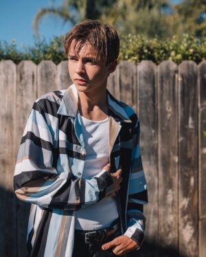 Maxwell Jenkins Instagram - More images from my interview with @boysbygirls. Link in bio.

📸: @amandapeixotoelkins 
👔:
@sky_is_dlimit 
✍🏼: @jessica.fynn 
💈: @makeupbyyukina