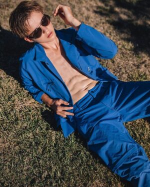 Maxwell Jenkins Instagram - More images from my interview with @boysbygirls. Link in bio.

📸: @amandapeixotoelkins 
👔:
@sky_is_dlimit 
✍🏼: @jessica.fynn 
💈: @makeupbyyukina