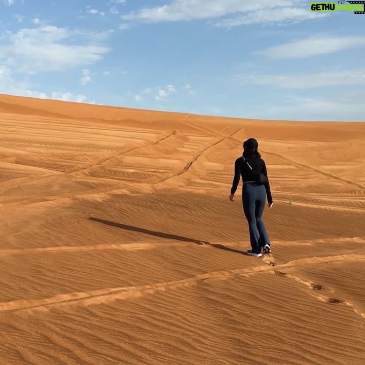 May Phua - 3 Likes - Hot, arduous to walk on sand. Walked uphill to inhale the beauty of seeing the vastness of the desert.
And jumping up doesnāt make it easier, thank goodness the photographer wasnāt too badš.
#dubaidesert