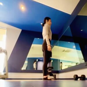 May Phua Instagram - Unilateral movements with heavy weights for endurance. Push for stability, precision, intention and endurance.
Playing with 15kg and 8kg got me down this week.
Combo Strength training with a touch of Pilates for that additional mile. And I’m glad my team of clients are all keeping up, regardless of age😉💪🏻.

And if you’re not sure if you ready for heavy work, your body will not lie. Your form, your stability will always be your best mirror.

#personaltrainer #pilatesinstructor #fitness #fitnessmotivation #strongwomen #strengthtraining .

You know who you are, great work team!