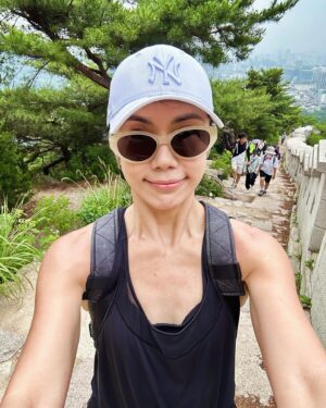 May Phua Instagram - The distance was about 2km to the top but the elevation made the trail harder as we mount ourselves up using the ropes in the last lap. And it also started drizzling on the way down making the experience much interesting. Glad to have conquered this with the hubs and the 4 teenagers.
So short doesn’t mean it’s any easier, the route is a lot steeper up and down😉.
#mykindofhappiness #noschedule #beingtogether
