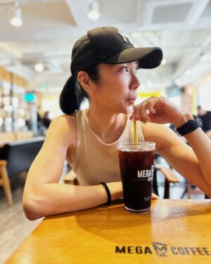 May Phua Instagram - People Watching 👀 , Caffeine Loading, Food Tasting and alot of Mindlessly Walking around.
Being in the Present.
#mykindofhappiness #noschedule