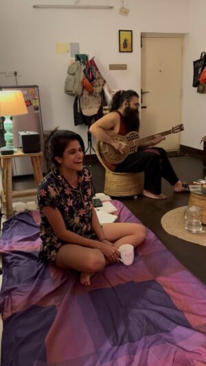 Maya Sundarakrishnan Instagram - siragum udaindhu manamum udaindhu sevuril mutti vizhugalam…
#keepcalmpaathukalam 
#Mayasquad

Back together after 2 years and we did this. 

If you like it, tell us and we’ll do more. 
Pudikalena Poda raskhal 😜