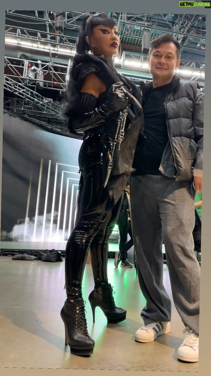 Mayling Ng - 0.9K Likes - When the Legend @andycheng23 calls ✊you know it’s going to be a fun 1 🙌
Always good to work with friends ❤️ #shangchi #intothebadlands #jackiechan 🎥
