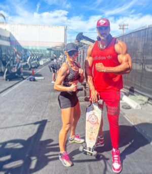 Mayling Ng Instagram - With my little 6ft9 kung fu brother @ikecatcher smashing Sunday and good vibes 💫
@wushushaolin Double Dragons
🐉 🐲