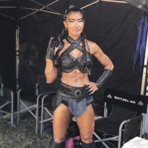 Mayling Ng Instagram - #tb #behindthescenes 🎬 and no matter how hard I scrubbed when I wrapped for the day 5 weeks of black charcoal under my nails 🤙curtesy of playing #Khensa and her dirt manicure 💅 @scorpionkingmovie ⚔️ ➖➖➖➖➖➖➖➖➖➖➖➖
#actor#amazon#actress#warrior#relentless#assasin#martialarts#curves#Fitness#weapons#Motivation#Goodvibes#positivity#abs#actionfigure#thickness#superhero#strong 🐲