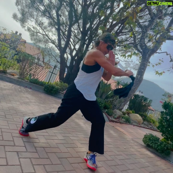 Mayling Ng - 0.9K Likes - If you are not willing to learn, no one can help you.
If you are determined to learn, no one can stop you!🤙
#KungFu ⚔️ drills in the front garden of my new home 🏡 #malibu
with @wushushaolin 🐲
@vitalperformance #athlete #ad