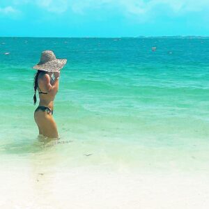 Mayling Ng Instagram - Still here ….🌞 🏝