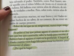 Mayra Hermosillo Instagram - Entender todo es un poco soberbio
Querer explicar todo es un poco por nervios…

Ahora recuerdo la primera vez que te reíste
Y las ganas que me dieron de que se me ocurra un chiste
¿Cómo van a convencerme de que la magia no existe?

Gracias Ceci por compartirme a Wos
Gracias Marisa por reírte conmigo y de las idioteces que me gustan hacer. 
Gracias Alma Delia por escribir este libro “La cabeza de mi padre” 

📸 @marisa_aurora_v_m