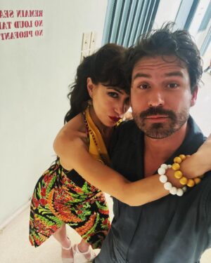 Mayra Hermosillo Instagram - Yolanda y Jerónimo. 
Mayra y JF. 
“Hotel Cocaine” coming soon. @mgmplus 

Este proyecto trajo a mi vida a esta persona colorida y brillante. Es una crack en lo que hace, pero es mejor persona. No la soporto. @mayra.e.hermosillo