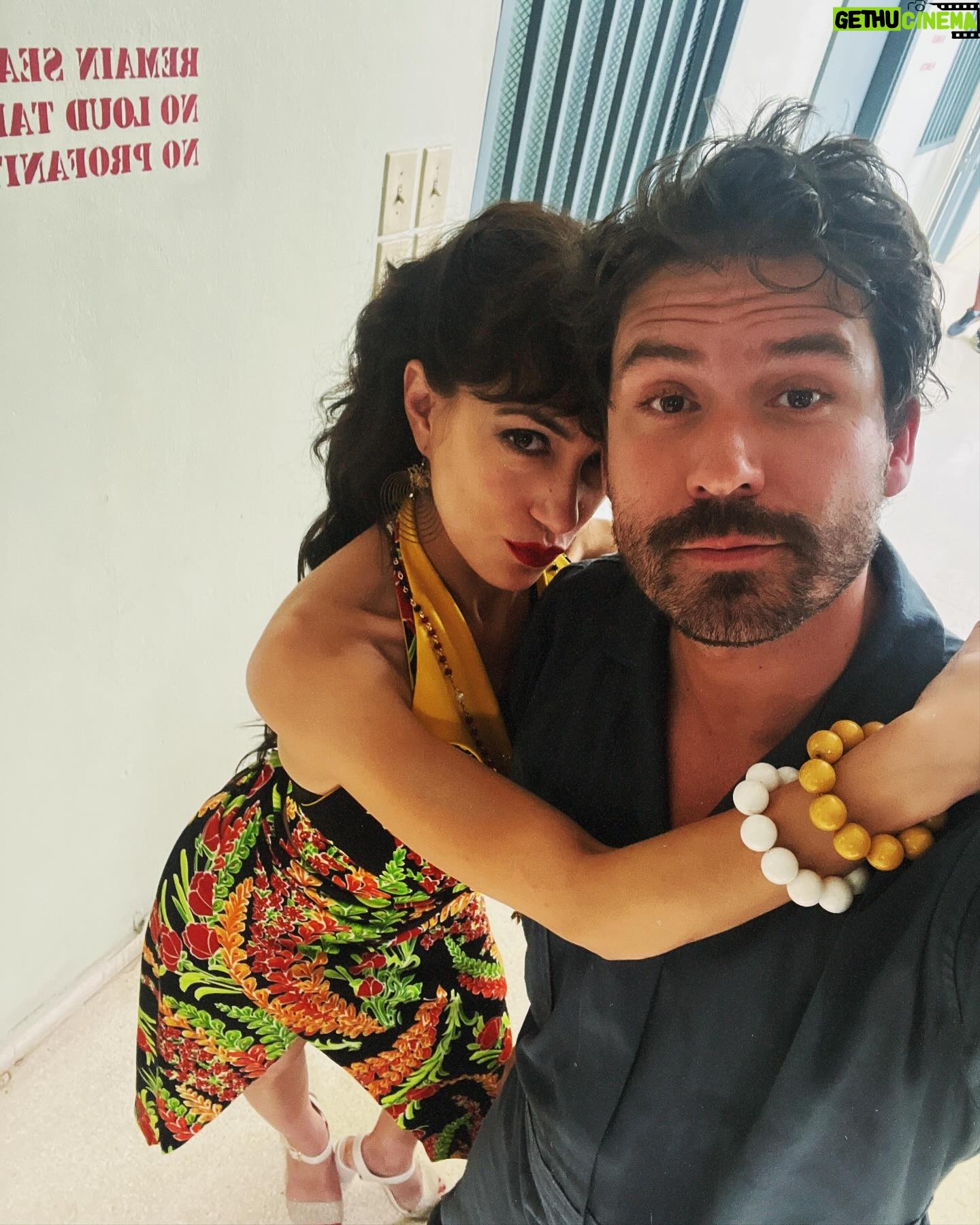 Mayra Hermosillo - 3 Likes - Yolanda y Jerónimo.
Mayra y JF.
āHotel Cocaineā coming soon. @mgmplus
Este proyecto trajo a mi vida a esta persona colorida y brillante. Es una crack en lo que hace, pero es mejor persona. No la soporto. @mayra.e.hermosillo