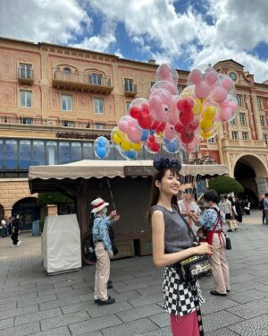 Mayu Sugieda Instagram - ☺︎
最近は、お仕事の告知などが続いていたので🥹
プライベート写真も色々載せていきます！！

先日行った、ディズニーショット🏰
お付き合いいただけると嬉しいです❤️❤️❤️

アルバムを振り返ったら…
写真や動画もあったので📸🎥
たくさん投稿しますね🤣🫡🥳🤩笑

#Disney #Tokyo #Japan
#ディズニー #ディズニーシー
#ディズニーコーデ #派手コーデ #ディズニー写真部 
#ディズニー風景 #ディズニー部 #ディズニー写真 
#ディズニー好きな人と繋がりたい
#ディズニー好きと繋がりたい 
#ファンタジースプリングスも行きたい
#オープン前 で #音楽 だけ付けてみた ( #気持ち 😂🥲笑笑)