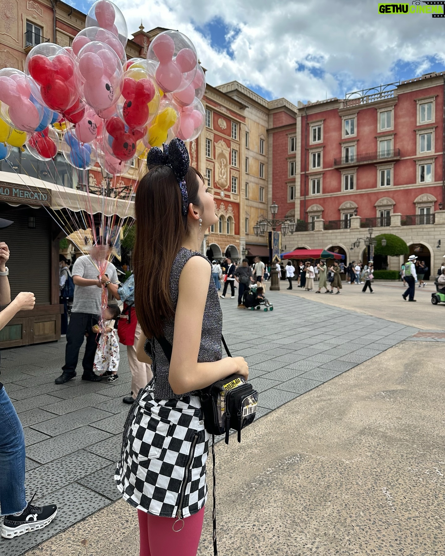 Mayu Sugieda - 3 Likes - ☺︎
最近は、お仕事の告知などが続いていたので🥹
プライベート写真も色々載せていきます!!
先日行った、ディズニーショット🏰
お付き合いいただけると嬉しいです❤️❤️❤️
アルバムを振り返ったら…
写真や動画もあったので📸🎥
たくさん投稿しますね🤣🫡🥳🤩笑
#Disney #Tokyo #Japan
#ディズニー #ディズニーシー
#ディズニーコーデ #派手コーデ #ディズニー写真部
#ディズニー風景 #ディズニー部 #ディズニー写真
#ディズニー好きな人と繋がりたい
#ディズニー好きと繋がりたい
#ファンタジースプリングスも行きたい
#オープン前 で #音楽 だけ付けてみた ( #気持ち 😂🥲笑笑)