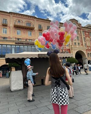 Mayu Sugieda Instagram - ☺︎
最近は、お仕事の告知などが続いていたので🥹
プライベート写真も色々載せていきます！！

先日行った、ディズニーショット🏰
お付き合いいただけると嬉しいです❤️❤️❤️

アルバムを振り返ったら…
写真や動画もあったので📸🎥
たくさん投稿しますね🤣🫡🥳🤩笑

#Disney #Tokyo #Japan
#ディズニー #ディズニーシー
#ディズニーコーデ #派手コーデ #ディズニー写真部 
#ディズニー風景 #ディズニー部 #ディズニー写真 
#ディズニー好きな人と繋がりたい
#ディズニー好きと繋がりたい 
#ファンタジースプリングスも行きたい
#オープン前 で #音楽 だけ付けてみた ( #気持ち 😂🥲笑笑)