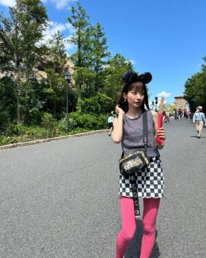 Mayu Sugieda Instagram - ☺︎
ディズニー、食べたいもの多すぎる😮‍💨💕
#食べ歩き #お出掛け #スカートコーデ #コーディネート
#東京ディズニーシー #東京ディズニーランド #ラメトップス
#Disney #TDS #TOKYO #オフショット #ootd #outfit
#私服 #派手コーデ #フラッグ #ピンクコーデ #ノースリーブ
#ディズニー #ディズニーシー #モデル #japanese #杉枝真結