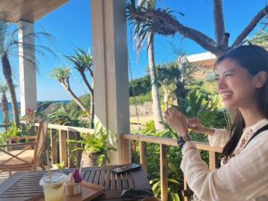 Mayuna Saburi Instagram - 少し前に宮古島へ行ってきました🏝️

ここは、池間島一周していたら見つけた
おしゃれなジェラート屋さん🍨✨ぜ、絶景

映えしてきましたので、記念に📸

#宮古島旅行 
#池間島カフェ #思い出