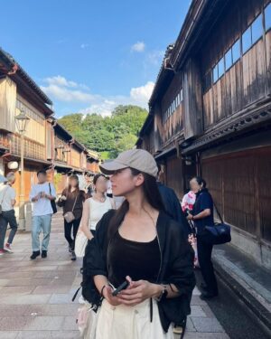 Mayuna Saburi Instagram - 去年の夏に行った、石川の思い出.* 𖥧⚘𖤣𖥧𖥣𖡡𖥧𖤣
たらふく海鮮食べて、飲んでみたかった金澤珈琲と、
昼から飲むお酒も楽しみました🍺🌿✨☺️

#石川旅行 #金沢カフェ