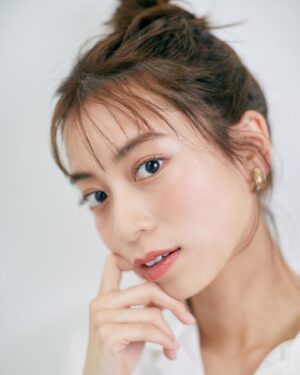 Mayuna Saburi Instagram - おだんごスタイル⭐️⭐️
Ph @_____33to 
Hm @makeuphitomi

#作品撮り