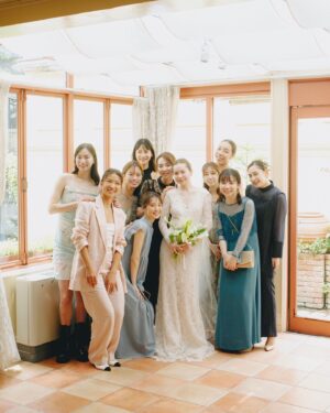 Mayuna Saburi Instagram - 5月の思い出🛼💫

ロレイン、良くんの結婚式🐶
@naomilorrainefrank @ryosekikawa 

たくさんの愛に包まれた素敵な結婚式だった〜💫
改めましておめでとうございます💐

ロレインのウェディングドレス姿が
綺麗可愛すぎて、シャッターが止まりません🤳🤳🤳🤳🤤

#結婚式