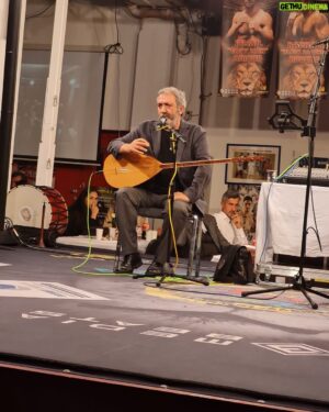 Mazlum Çimen Instagram - En sonunda boks ringinde de çaldım,, orkestrayı değiştiriyorum,, Eylem Pelit'in de dikkatine....😊🌹