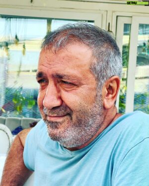 Mazlum Çimen Instagram - Şaka şaka 💇🏻‍♂️ @dengelerofficial filmimizin çekimleri bitti, saç sakal eski halime dönüş😆