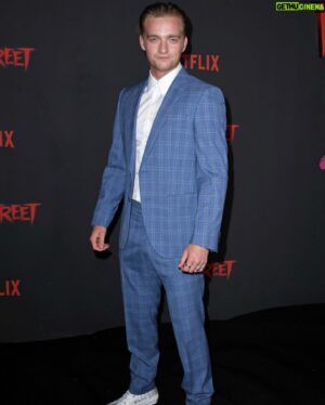 McCabe Slye Instagram - Last night was fright night - #fearstreet part 1: 1994 is out this Friday on @netflixfilm !