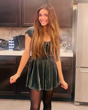 McKenna Roberts Instagram - Happy Holidays Fam! ♥️ Hope you had a #merrychristmas🎄