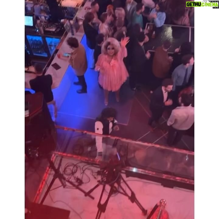 Meatball - 3.1K Likes - Went to the @queerty queerties and didn’t win anything, but I did eat: 4 Mac and cheese balls, 2 sliders, 2 sushi things, a spring roll, and some sort of popcorn chicken.
I drank: 2 glasses of free wine, 3 glasses of free champagne, and 1 tequila soda.
So who realllllly won?
Fresh wig by @fenabarbitall