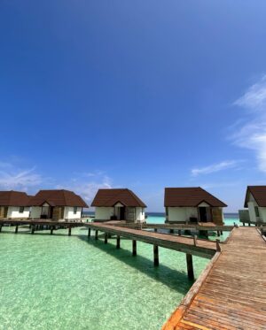 Mecco Chang Instagram - The Maldives. DAY 3 

Chilling at the water villa and the beach during the day time. After that, wonderfully served by an exotic tea party. 

Enjoying the simplicity.
簡單的海，天空，沙灘，人們❤️🤍
海島渡假帶著簡約的美

#又回到地球村
#透氣之旅 
#創業家
#演員
#主持
#maldives
#thejorneyofbreath
#byebyecovid
#holidays