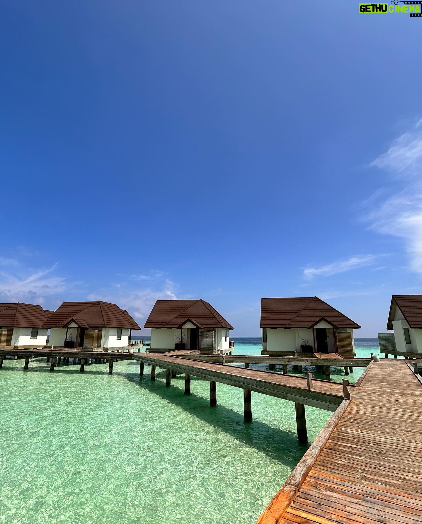 Mecco Chang - 183 Likes - The Maldives. DAY 3
Chilling at the water villa and the beach during the day time. After that, wonderfully served by an exotic tea party.
Enjoying the simplicity.
簡單的海,天空,沙灘,人們❤️🤍
海島渡假帶著簡約的美
#又回到地球村
#透氣之旅
#創業家
#演員
#主持
#maldives
#thejorneyofbreath
#byebyecovid
#holidays