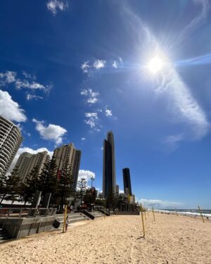 Mecco Chang Instagram - Back to Surfers Paradise after 21 years. Crazily missed the sun, the beaches and variety of cuisines. I love Australia AS ALWAYS. ❤️ 21年後回到黃金海岸，最愛我的艷陽，海灘，各式異國料理。好愛澳洲哇🦘

The sunshine really helped burning the energy! Oh yes! 

Heard from many locals that the price index has been increased since last year. I found that definitely. The price is similar to the restaurants in Taipei. The fewer people, the better the qualify of life we can sustain. 
很多人說物價變高，但是吃一頓餐廳跟在台北吃差不多呢🫢
最大發現，人變少了，這樣也很好變得很安靜。🫶🏼