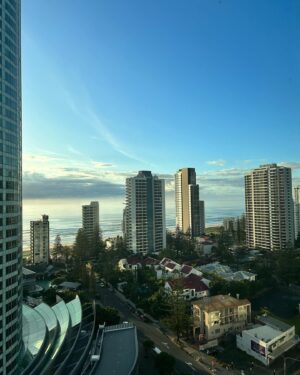 Mecco Chang Instagram - Back to Surfers Paradise after 21 years. Crazily missed the sun, the beaches and variety of cuisines. I love Australia AS ALWAYS. ❤️ 21年後回到黃金海岸，最愛我的艷陽，海灘，各式異國料理。好愛澳洲哇🦘

The sunshine really helped burning the energy! Oh yes! 

Heard from many locals that the price index has been increased since last year. I found that definitely. The price is similar to the restaurants in Taipei. The fewer people, the better the qualify of life we can sustain. 
很多人說物價變高，但是吃一頓餐廳跟在台北吃差不多呢🫢
最大發現，人變少了，這樣也很好變得很安靜。🫶🏼