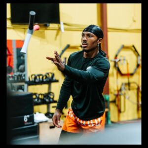 Mecole Hardman Jr. Instagram - “There’s no light at the end of the tunnel and if you look up and you see a light it’s a train and it’s about to hit your ass” #Focused