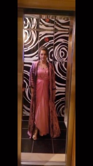 Meena Instagram - Late gramming …
Outfit @geethuhautecouture @geetunaidu03