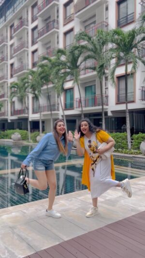 Meena Instagram - Hey hi, 
Sending ♥️