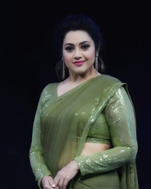 Meena Instagram - 💚✨