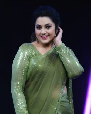 Meena Instagram - 💚✨