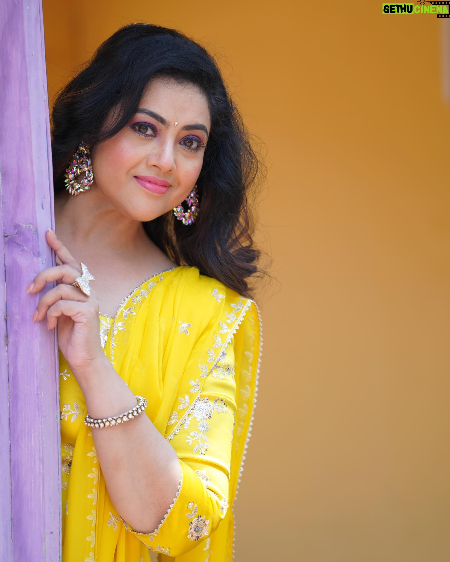 Meena - 58.4K Likes - One Love π