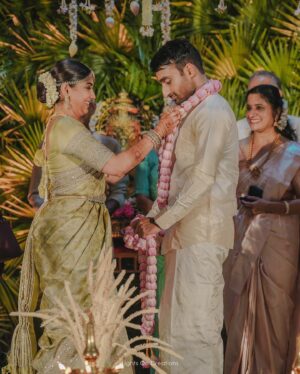 Meera Nandan Instagram - മുറുക്കിപ്പിടിക്കും ഇനി അങ്ങോട്ട് ♥️

@lightsoncreations @unnips @studio.omal @meralda.jewels @divaldi_wedding_planners