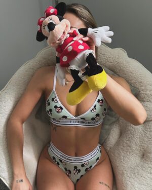 Megan Guénard Instagram - FEELING MOODY🙃🙂

@popunderwear