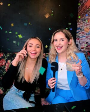 Megan Guénard Instagram - Pour voir les coulisses du shooting ➡️💘
Merci au @pink_kong de nous avoir reçu 😘
📍2087 Ste-Catherine Mtl 

#Restaurant #Mtl