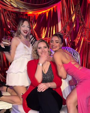 Megan Guénard Instagram - Photo dump de notre belle soirée entre copains hier au gala @influencecreation , full loveeeee🫶

Makeup by: @84martini @studio.hygge.ca 
Hair by: @sls.beauty 

Merci tellement🥹