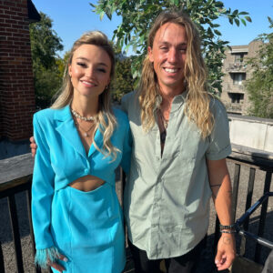 Megan Guénard Instagram - Notre épisode de La Confess sort ce dimanche à 18h! 🎉

C’était un magnifique moment de partage, de vulnérabilité et de douceur. 

Assurez-vous de suivre @meganguenardd et @fusomusic

On envoie plein d’amour 💛