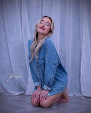 Megan Guénard Instagram - Last but not least😇

•
Hair by @lauthentiquedemoiselle 
Makeup by @studio.hygge.ca 

#photoshoot #photography #inspiration