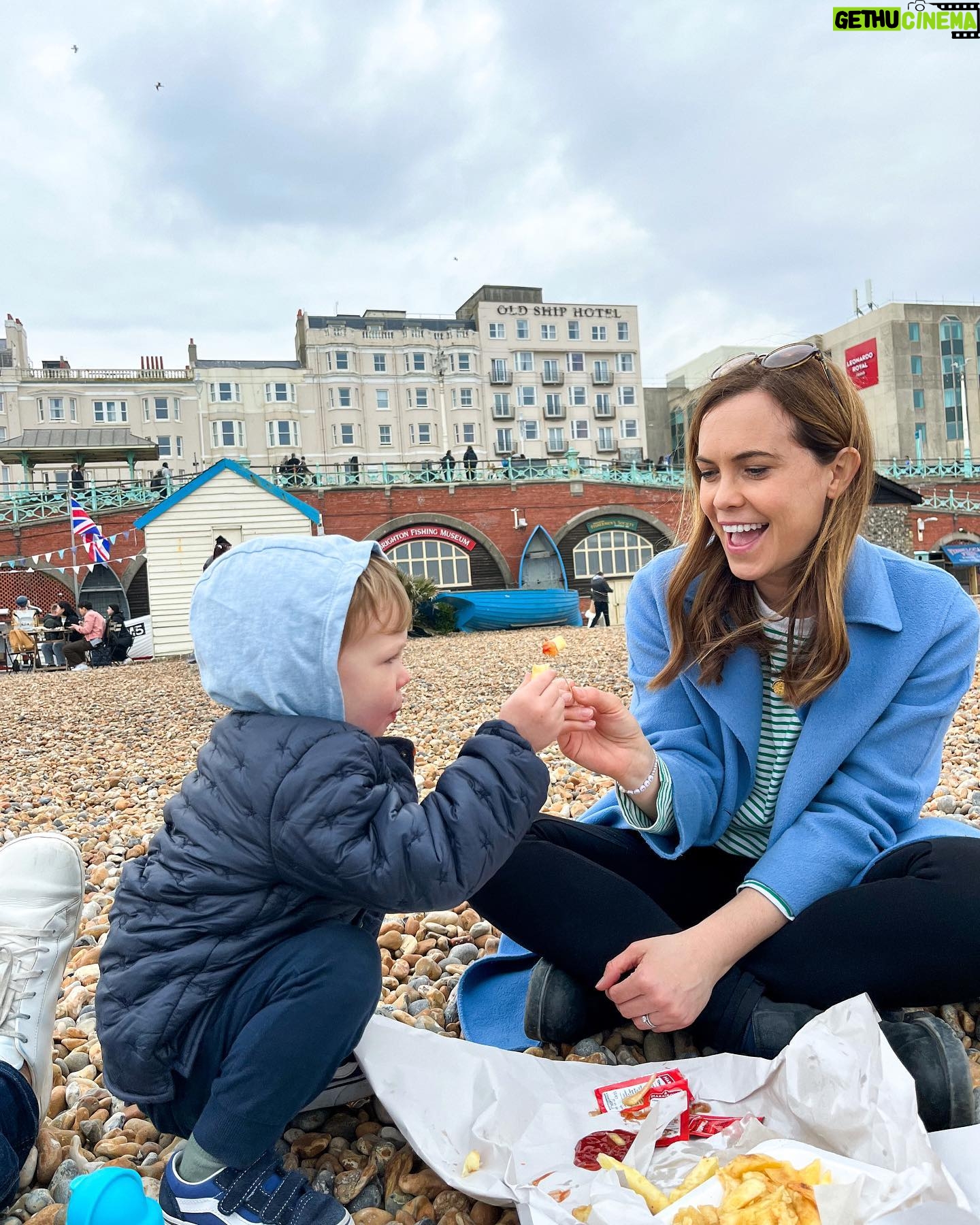 Megan Taylor - 3 Likes - WEEKENDS
Is it the weekend yet?
Busy week filled with hay fever. Not the one 👀 🤧
Wishing to be back on the beach with Liam and Albie eating chips and not sneezing 😆
•
•
•
#chipsonthebeach #brightonbeach #holidayphotos #mumandson #brightonandhove
