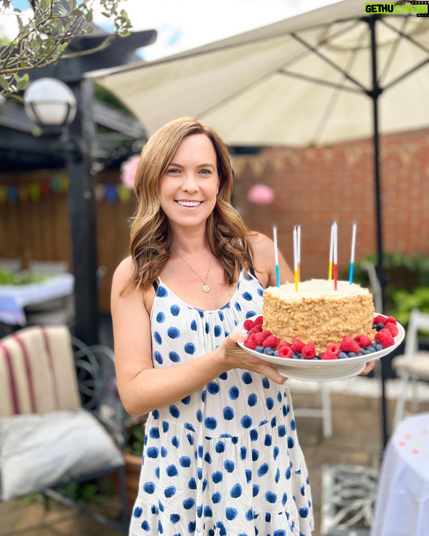Megan Taylor - 3 Likes - It’s my birthday 🎈 and I made a Russian honey cake 🎂
I love nothing more than trying out a new style of baking and I chose mine and mums birthday to make a totally random cake (random to me but not online-there are millions of recipes around). It’s basically a stack of biscuits. I used nine biscuits. Then a cream, sour cream, honey, vanilla icing. I added the zest of lemon and lime to the icing which made it much nicer for me as someone that doesn’t really love cream.
Swipe through the carousel to see the making of it xx
•
•
•
It’s my birthday and I made a cake 😆
#baking #russianhoneycake #bakeoff #britishbakeoff #birthday #itsmybirthday